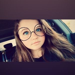 Meet your Posher, Allyssa